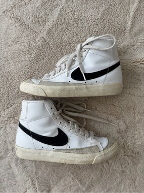Nike Blazer Mid Sneakers